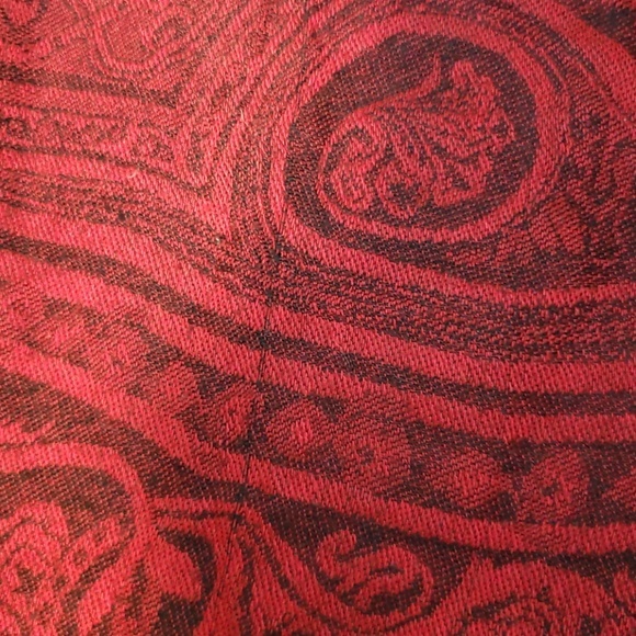 Damask Scarf in Red and Black with Fringe - Picture 2 of 2